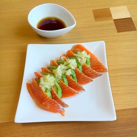 サーモンとアボカドのカルパッチョ