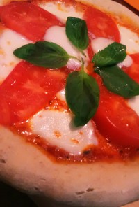 トマトとモッツァレラのヘルシーピザ