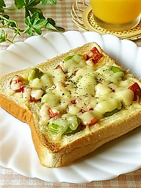栄養オイルde空豆とミニトマトのトーストの画像