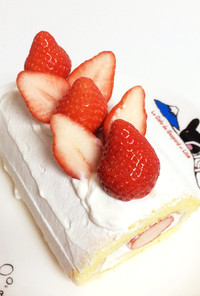 イチゴの純生ロールケーキ
