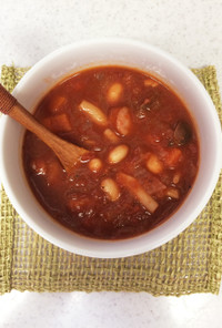 大豆とソーセージのトマトスープ