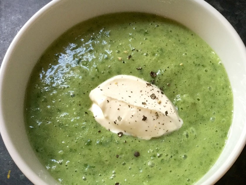 ジャガイモ、コーン、ケールのスープのレシピ