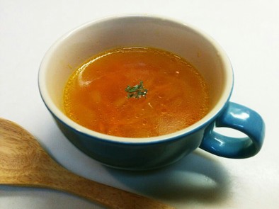 簡単ヘルシー！玉ねぎと人参の生姜スープの写真