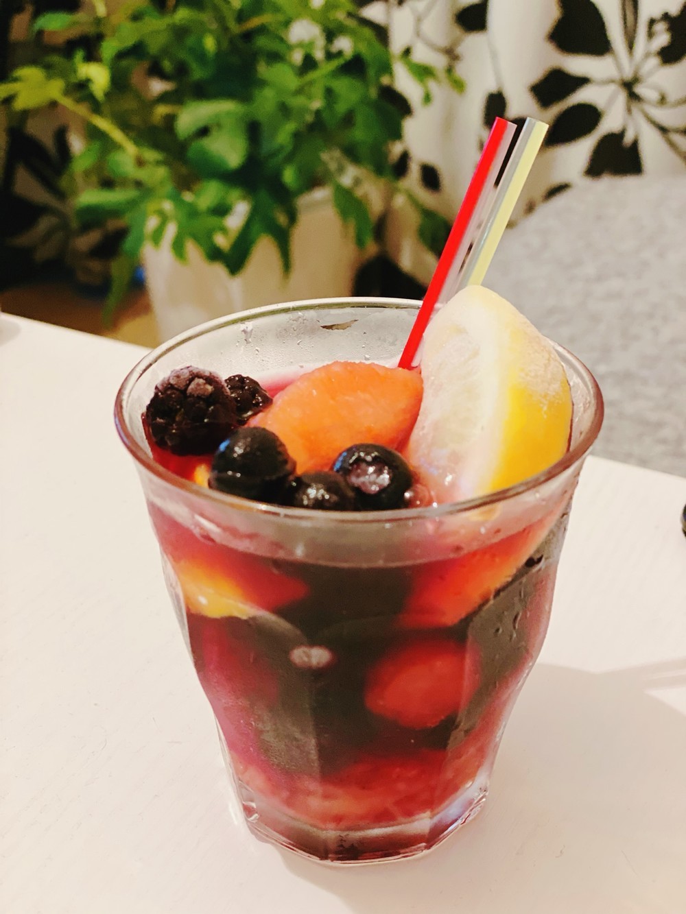 簡単 1杯分の自家製サングリア 赤 レシピ 作り方 By Bambi04 クックパッド 簡単おいしいみんなのレシピが374万品