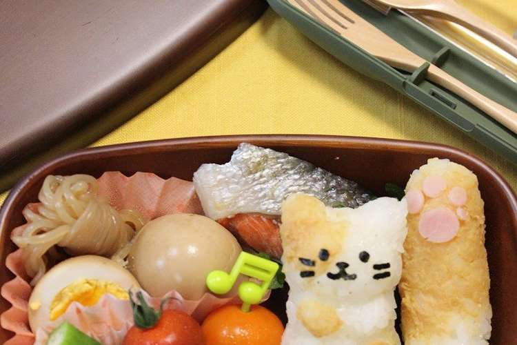 こむすびニャンと猫の手スティックおにぎり