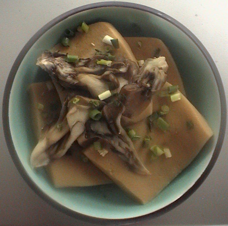 舞茸と高野豆腐の煮物の画像