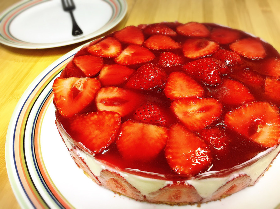 苺たっぷりストロベリーレアチーズケーキの画像
