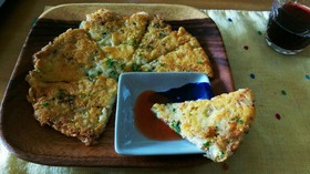 混ぜて焼くだけ!じゃこ&ネギのご飯ピザ