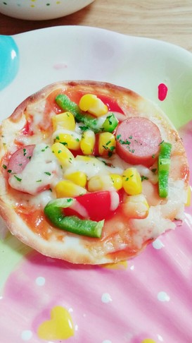 夏休みお昼☆餃子の皮で簡単のせるだけピザ