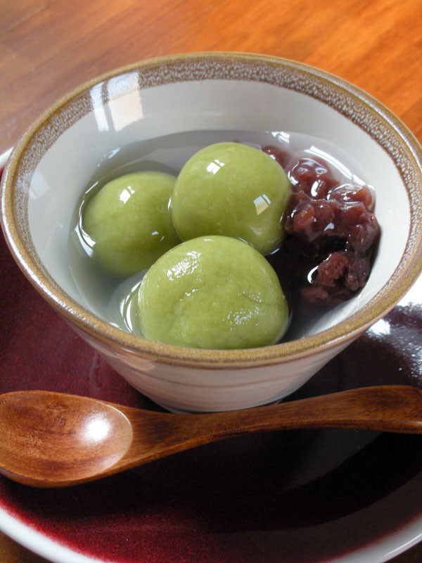 清涼感のある緑茶風味の白玉ぜんざいの画像