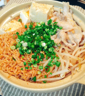 チキンラーメンでピリ辛チゲ!!