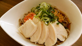 サラダチキンのつるッと蕎麦