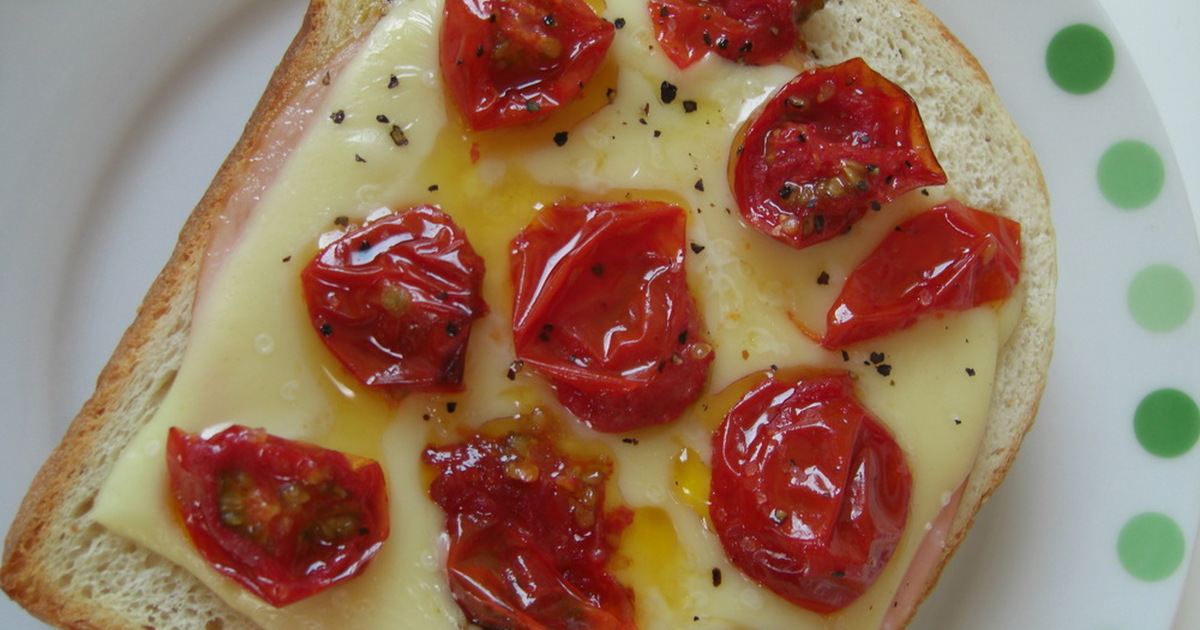 ダブルチーズクラストのローストトマトタルトのレシピ