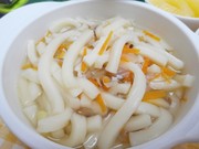 離乳食完了期 鶏ささみとにんじんのうどんの写真