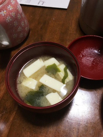 絹豆腐とわかめの味噌汁☆の写真