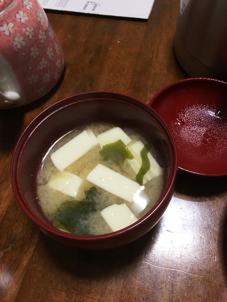 絹豆腐とわかめの味噌汁☆の画像