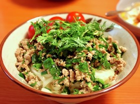 元気が出るシンプル麺。たっぷりニラうどん