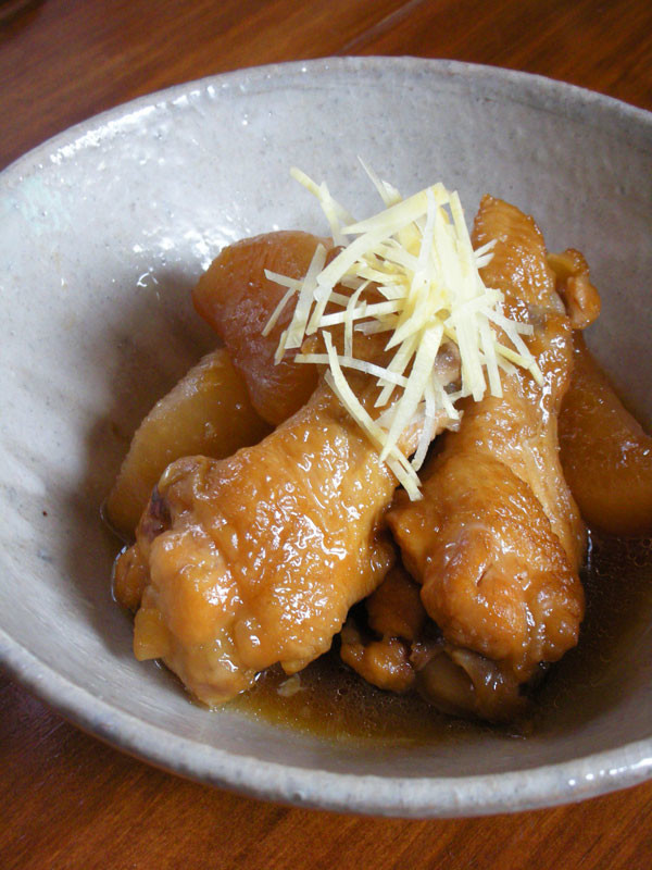 フライパンで作る鶏手羽元と大根の甘辛炊きの画像