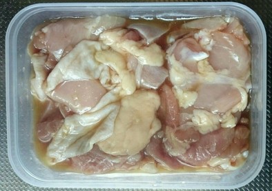 料理に使う 鶏もも肉の甘辛漬け(保存食)の写真