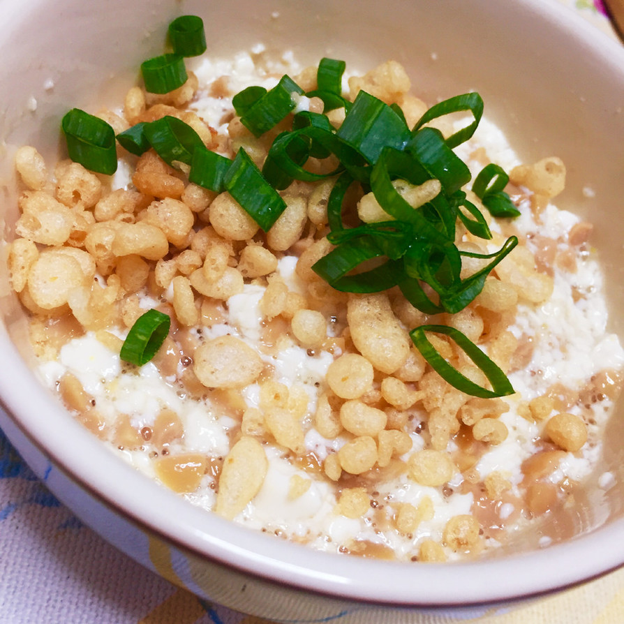 ひきわり納豆と豆腐と揚げ玉の簡単おかずの画像