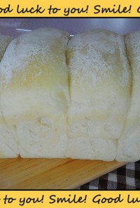型に入れて焼くハイジの白いパン