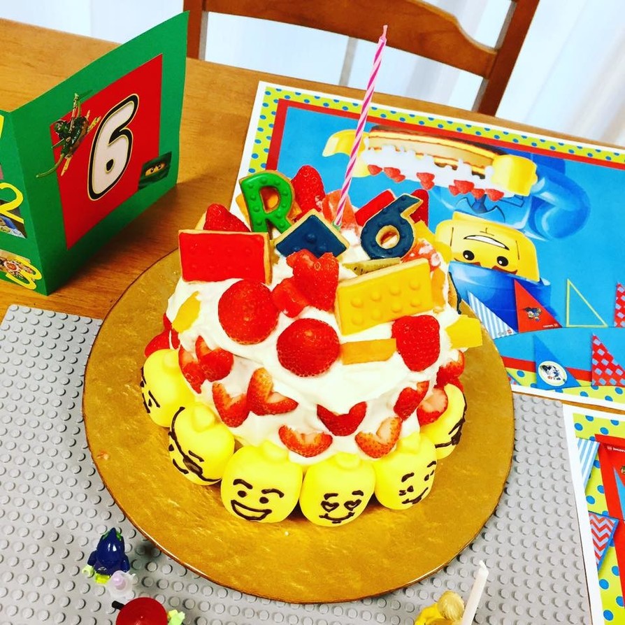 レゴ 誕生日ケーキ スポンジケーキの画像