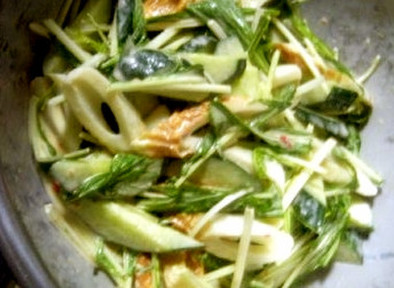 竹輪・きゅうり・水菜のピリ辛味噌マヨ和えの写真