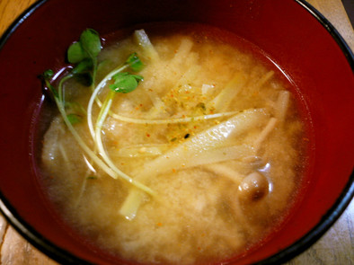 ブロッコリの茎のお味噌汁の写真