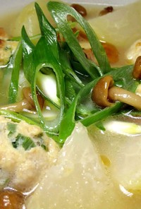 粉高野入り鶏団子とコールラビの中華スープ