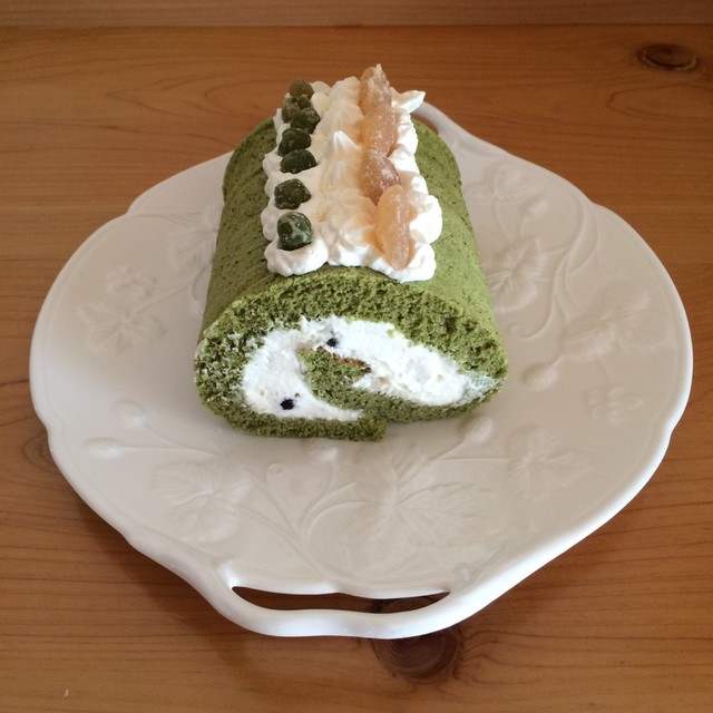 宇治抹茶の和風ロールケーキ レシピ 作り方 By Sawako クックパッド 簡単おいしいみんなのレシピが366万品