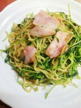 5分で完成!豆苗&ベーコンDE焼きそば♪