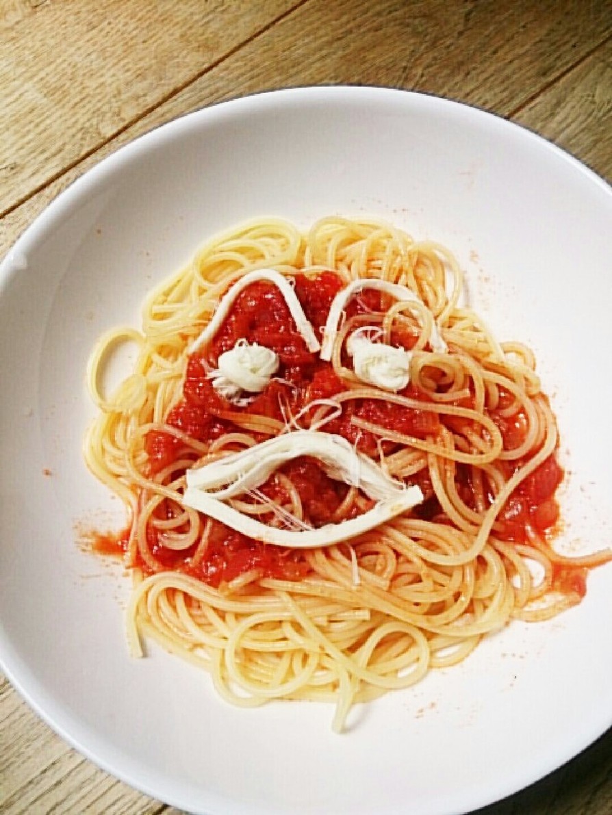 モッツァレラでトマトパスタ面白キャラデコの画像