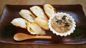 薫の黒にんにくと、ツナのパテ