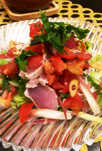 ビントロ（鮪）炙りと香味野菜のサラダ