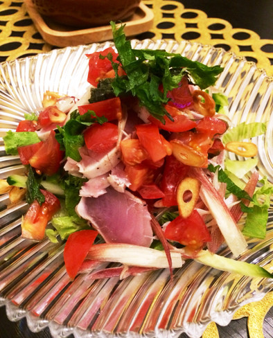 ビントロ（鮪）炙りと香味野菜のサラダの写真