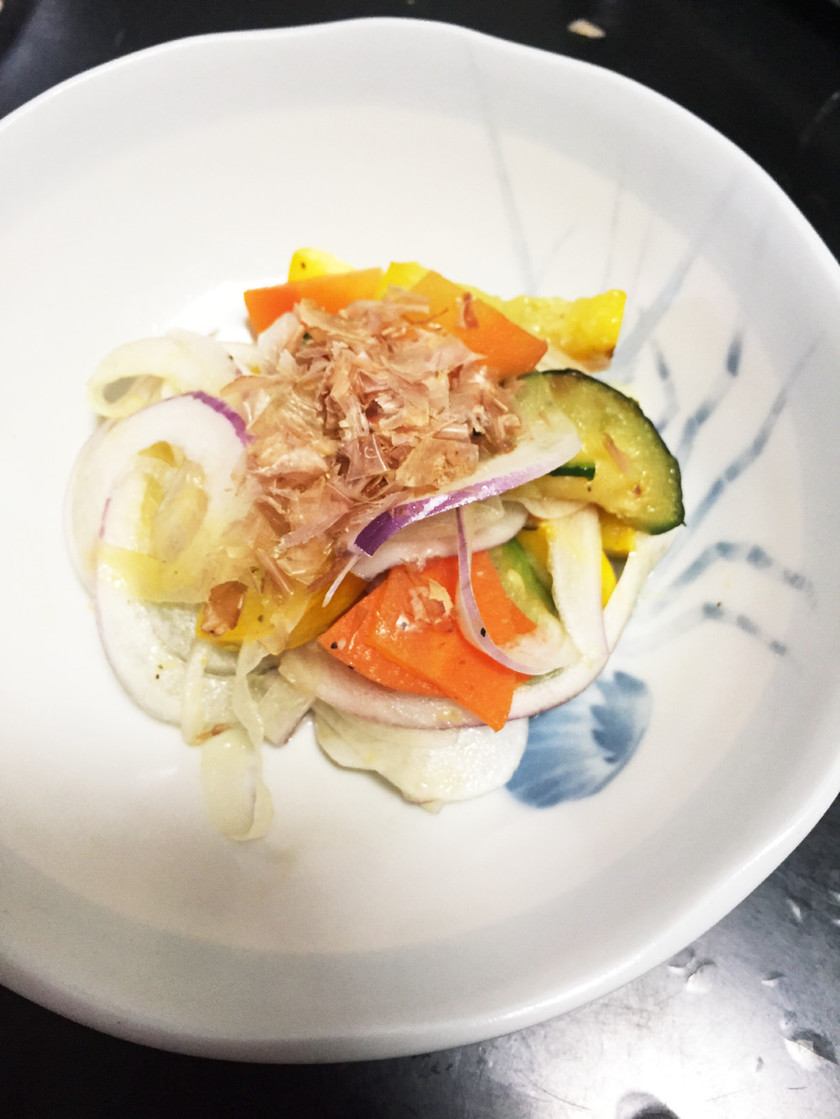 アスパラガスのムースとハムとレッドオニオンのサラダのレシピ