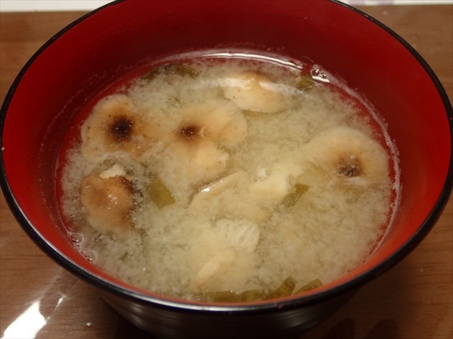 ハチク（淡竹）と霜降りシメジの味噌汁の画像