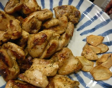 カレーと塩麹の鶏焼きの写真