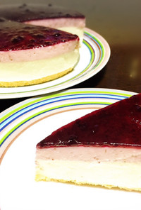 苺とベリーの4層レアチーズケーキ