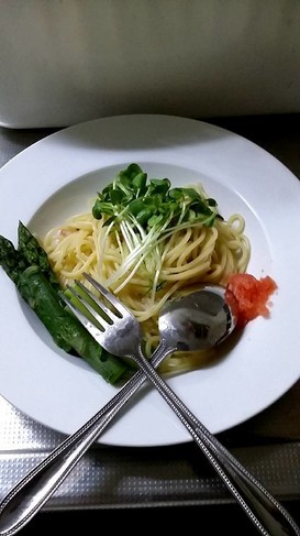 アンチョビと豚バラとアスパラのパスタ
