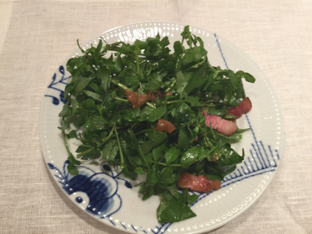 アスパラガスの卵とベーコンのサラダ、ディジョンヴィネグレットソース添えのレシピ