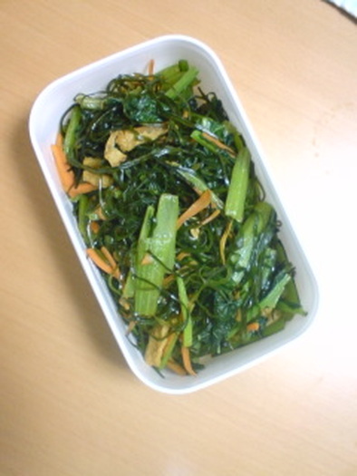 生切りこんぶと小松菜の中華風炒めの写真