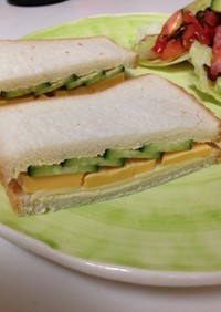 wチーズときゅうりのサンドイッチ