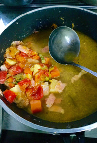 ベーコンとトマトといろいろ野菜のスープ