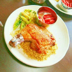 じゅわっ溢れ出る肉汁鶏足&クスクス