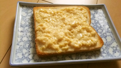 卵豆腐でトーストの写真