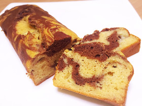 焼くまで10分バナナマーブルパウンド