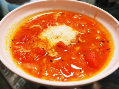 豚肉とニンニクのトマトスープの写真