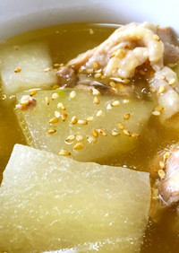 冬瓜と鶏肉の中華風食べるスープ