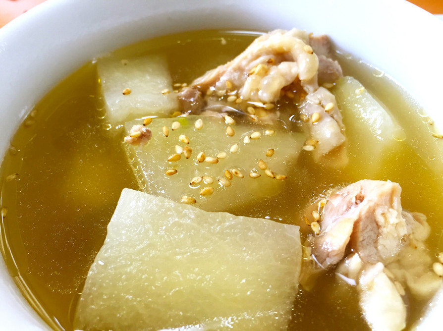 冬瓜と鶏肉の中華風食べるスープの画像